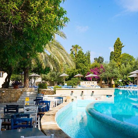 Resitour - Basilica Apartment Paphos ภายนอก รูปภาพ