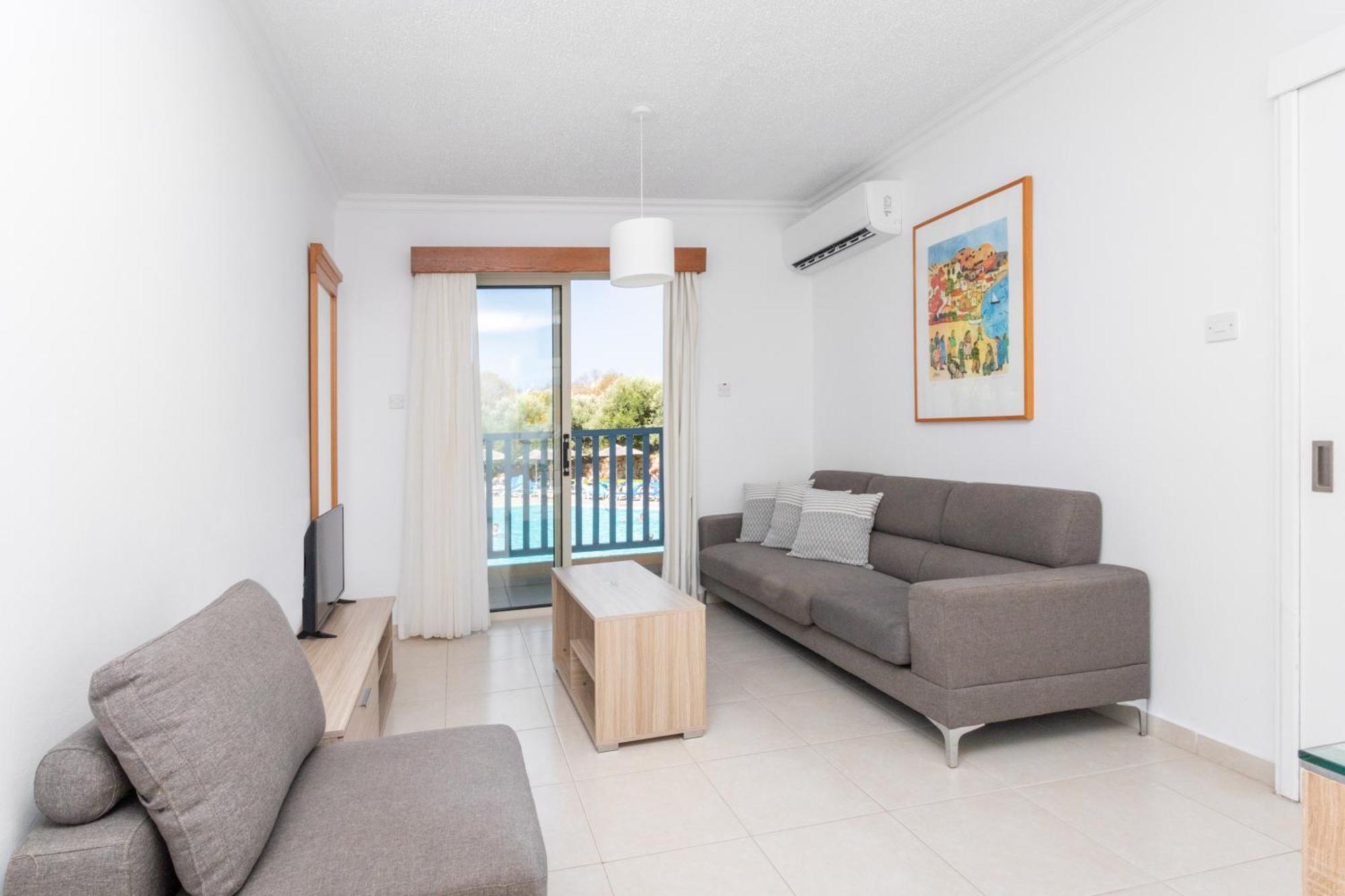 Resitour - Basilica Apartment Paphos ภายนอก รูปภาพ