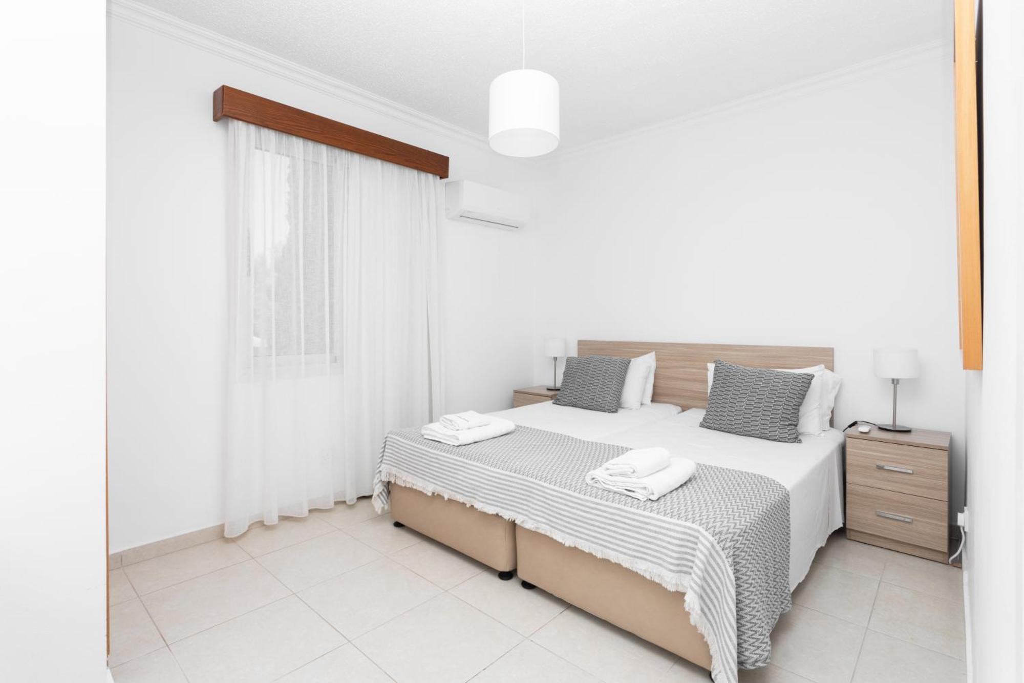 Resitour - Basilica Apartment Paphos ภายนอก รูปภาพ