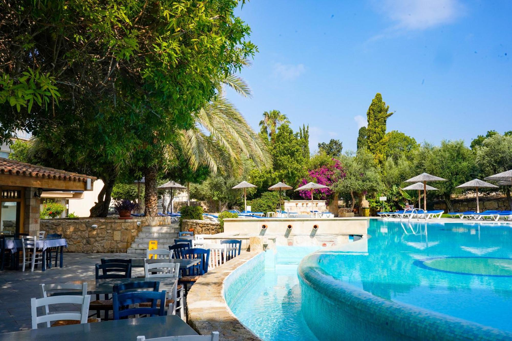 Resitour - Basilica Apartment Paphos ภายนอก รูปภาพ